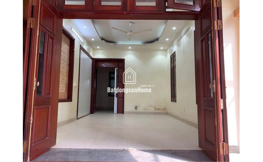 Cho thuê nhà tầng 1 Biệt Thự Pháp Vân 120m2, 2 ngủ, VP Trung tâm, Công ty 15 Triệu